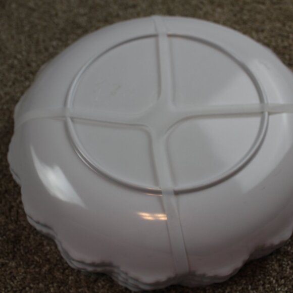 Soho Loft Blue Flower Scalloped Set of 4 11" Melamine Dinner Plates White NWT - Picture 6 of 7